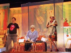 Puesta en escena de "Los García Destroller" de  la compañía de teatro MDM